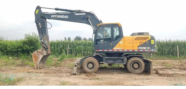 2018 Hyundai 210-9 - Pelle sur pneus: photos 1 2018 Hyundai 210-9 - Pelle sur pneus: photos 1