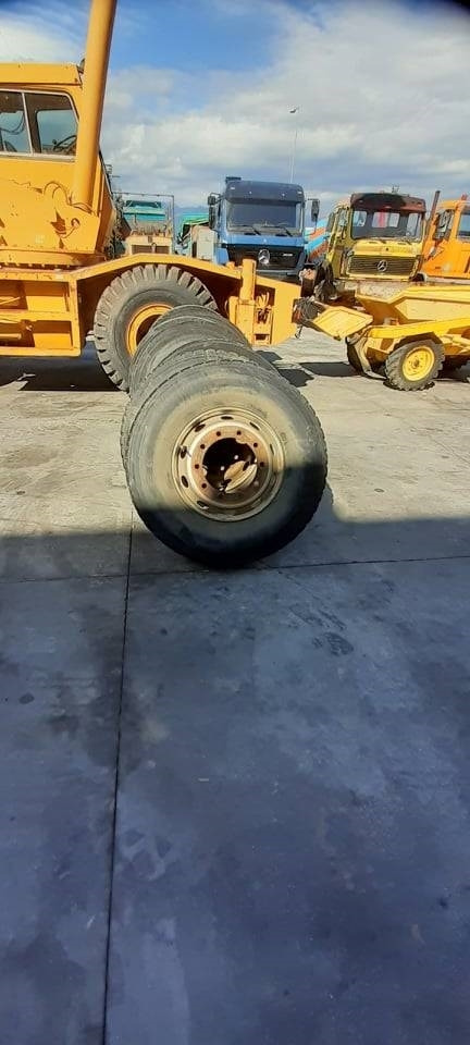 Bridgestone 13R22.5 - Pneu pour Engins de chantier: photos 3 Bridgestone 13R22.5 - Pneu pour Engins de chantier: photos 3
