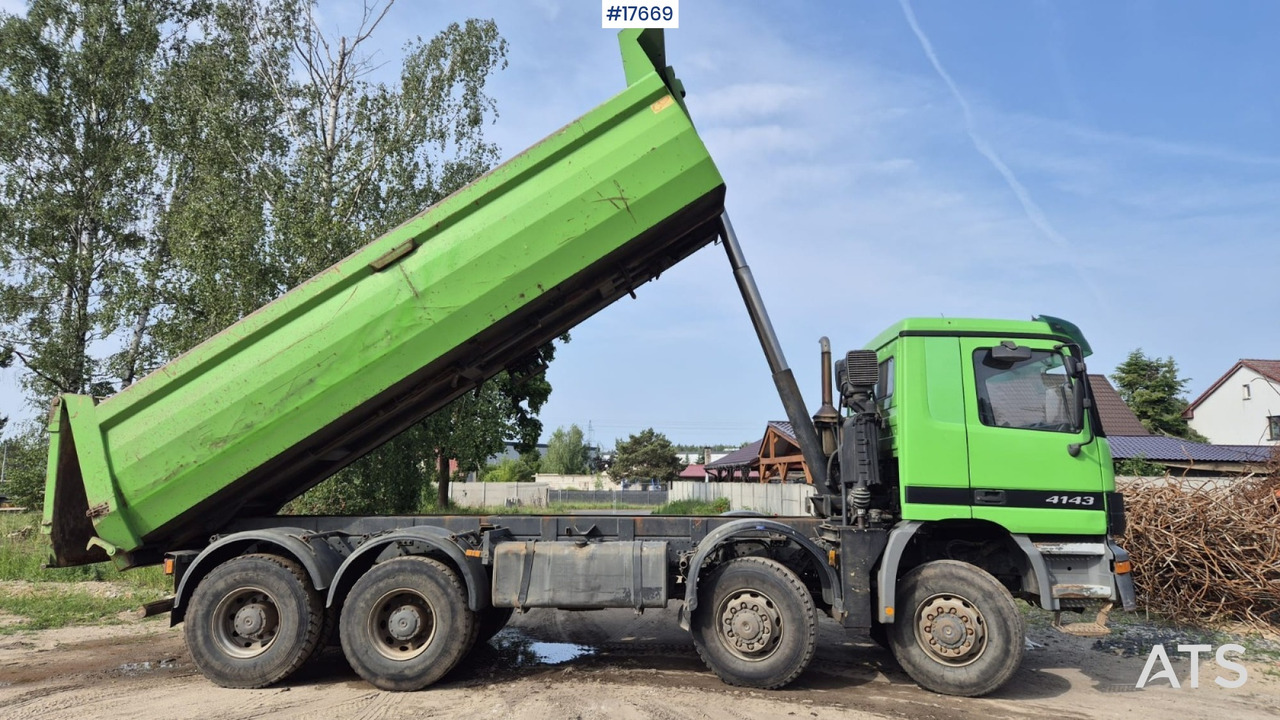 2002 Mercedes-Benz Actros 4143 8x8 - Camion benne: photos 4 2002 Mercedes-Benz Actros 4143 8x8 - Camion benne: photos 4