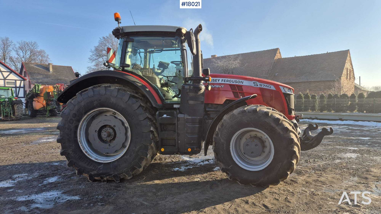 Massey Ferguson 8740S agricultural tractor (2019) - Tracteur agricole: photos 4 Massey Ferguson 8740S agricultural tractor (2019) - Tracteur agricole: photos 4