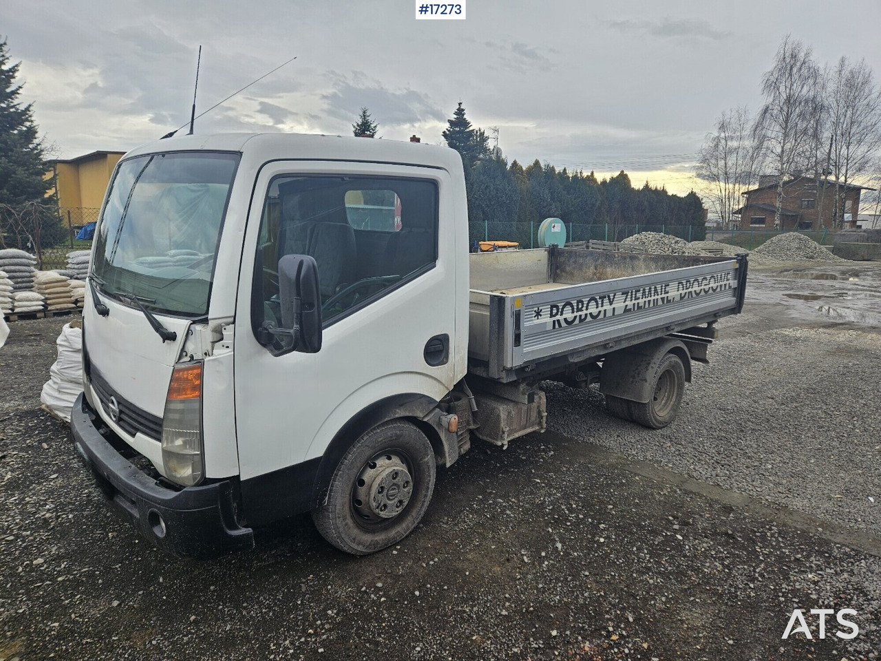 NISSAN CABSTAR dump truck (2007) - Camion benne: photos 1 NISSAN CABSTAR dump truck (2007) - Camion benne: photos 1