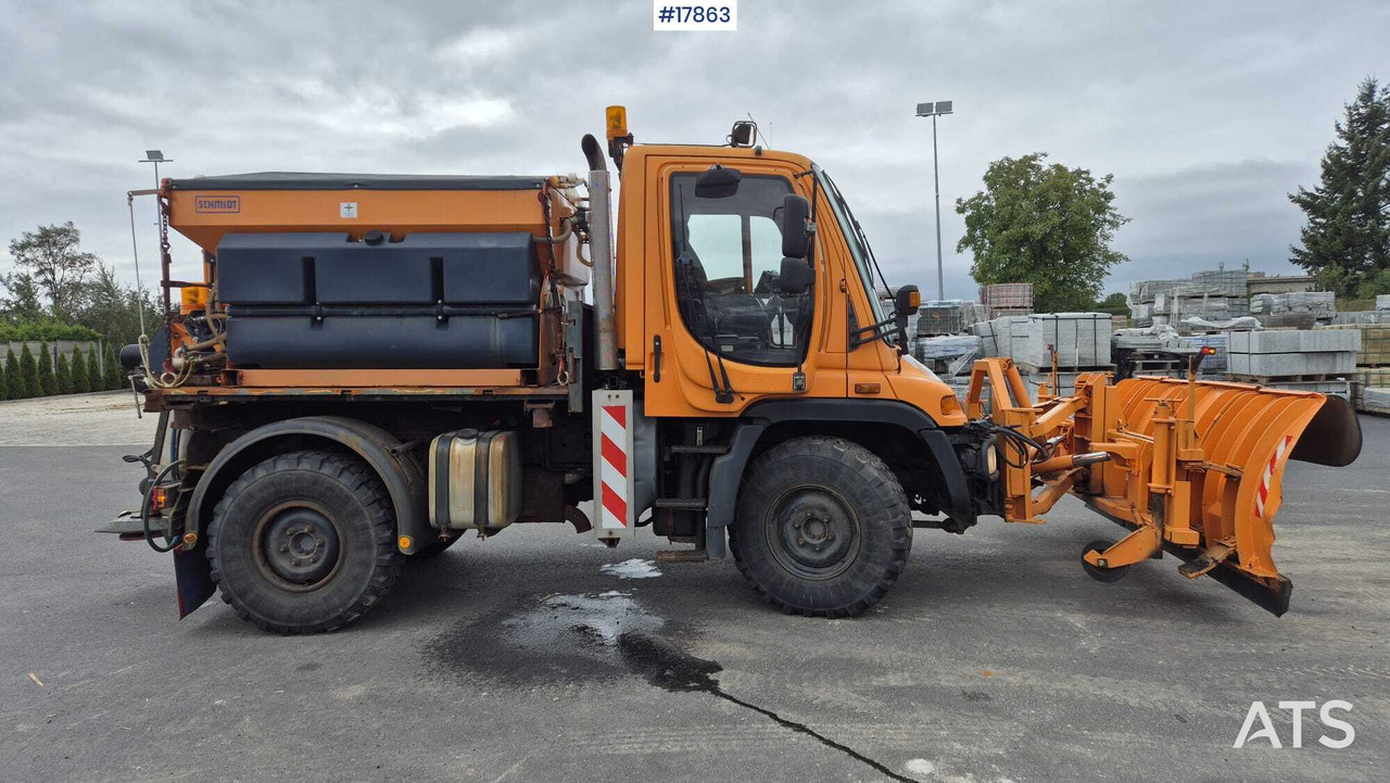 Płógopiaskarka Mercedes-Benz UNIMOG U300 (2001) - Engin de déneigement: photos 4 Płógopiaskarka Mercedes-Benz UNIMOG U300 (2001) - Engin de déneigement: photos 4