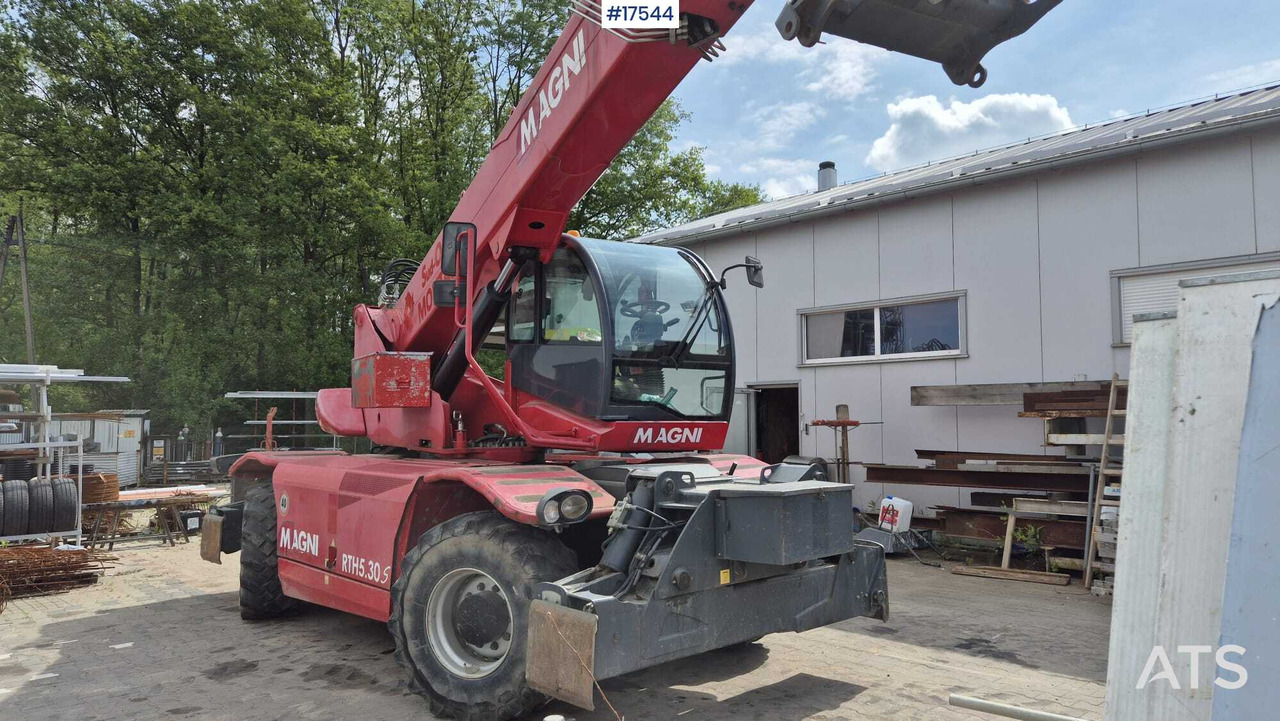 Rotating telescopic handler MAGNI RTH 5.30 SM/C (2016) - Chariot télescopique: photos 3 Rotating telescopic handler MAGNI RTH 5.30 SM/C (2016) - Chariot télescopique: photos 3
