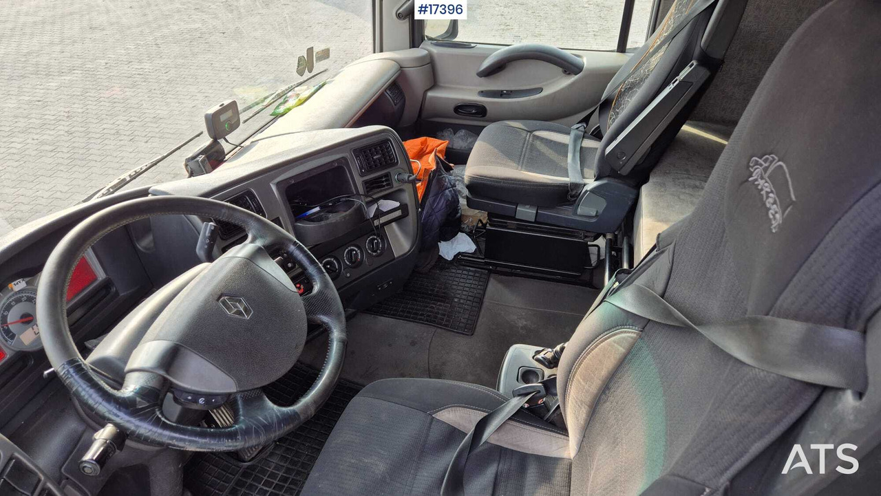 Photo d'intérieur 1: Tracteur routier RENAULT MAGNUM 480 (2012) + kompresor CVS SILOKING 1100