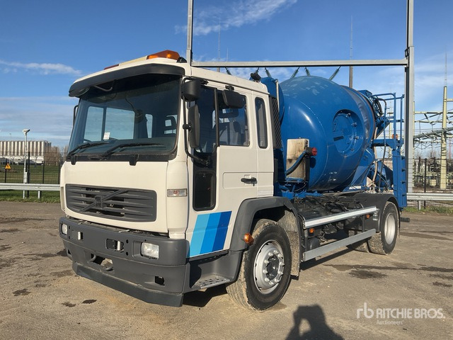 2004 Volvo FL6 4x2 Mixer Truck - Camion malaxeur: photos 2 2004 Volvo FL6 4x2 Mixer Truck - Camion malaxeur: photos 2