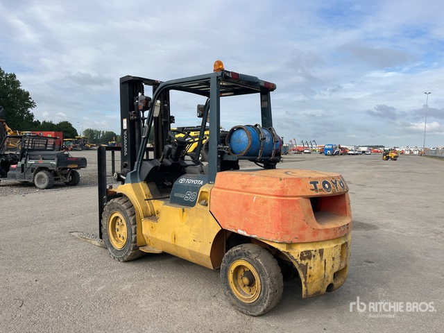 2006 Toyota 02 - 7FGA50 Forklift - Chariot élévateur: photos 4 2006 Toyota 02 - 7FGA50 Forklift - Chariot élévateur: photos 4