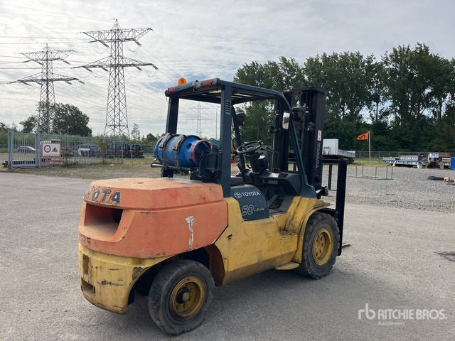 2006 Toyota 02 - 7FGA50 Forklift - Chariot élévateur: photos 3 2006 Toyota 02 - 7FGA50 Forklift - Chariot élévateur: photos 3