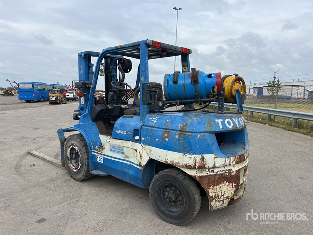 2008 Toyota 02-7FGA45 Forklift - Chariot élévateur: photos 4 2008 Toyota 02-7FGA45 Forklift - Chariot élévateur: photos 4