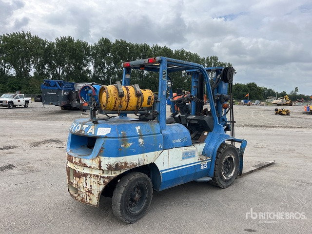 2008 Toyota 02-7FGA45 Forklift - Chariot élévateur: photos 3 2008 Toyota 02-7FGA45 Forklift - Chariot élévateur: photos 3