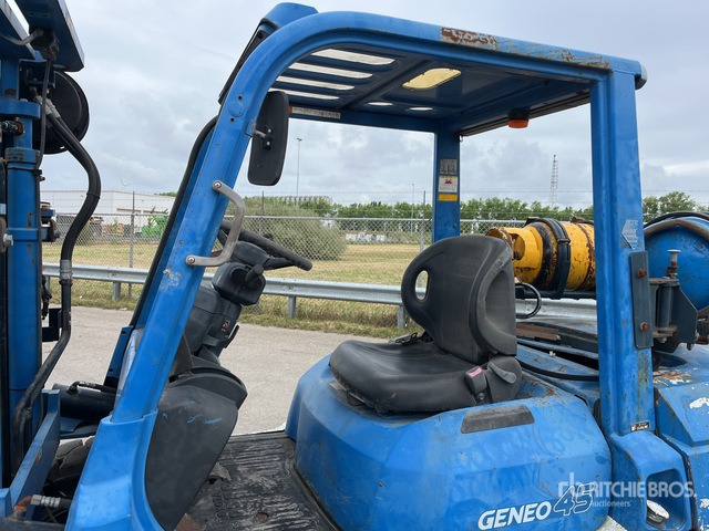 2008 Toyota 02-7FGA45 Forklift - Chariot élévateur: photos 5 2008 Toyota 02-7FGA45 Forklift - Chariot élévateur: photos 5