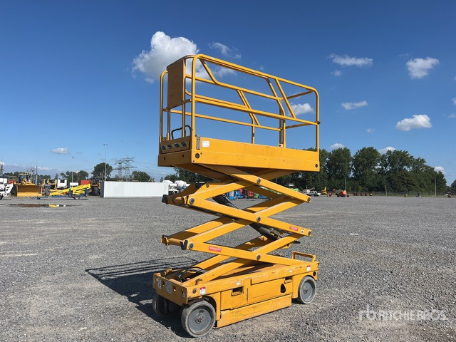 2014 Haulotte Compact 8 Electric Scissor Lift - Nacelle ciseaux: photos 1 2014 Haulotte Compact 8 Electric Scissor Lift - Nacelle ciseaux: photos 1