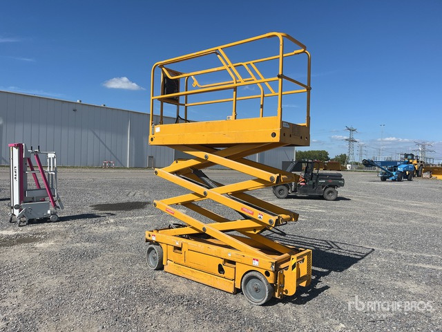 2014 Haulotte Compact 8 Electric Scissor Lift - Nacelle ciseaux: photos 3 2014 Haulotte Compact 8 Electric Scissor Lift - Nacelle ciseaux: photos 3