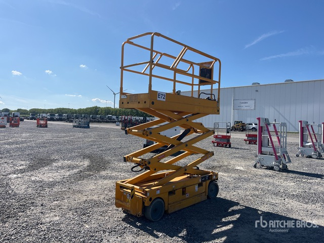 2014 Haulotte Compact 8 Electric Scissor Lift - Nacelle ciseaux: photos 4 2014 Haulotte Compact 8 Electric Scissor Lift - Nacelle ciseaux: photos 4