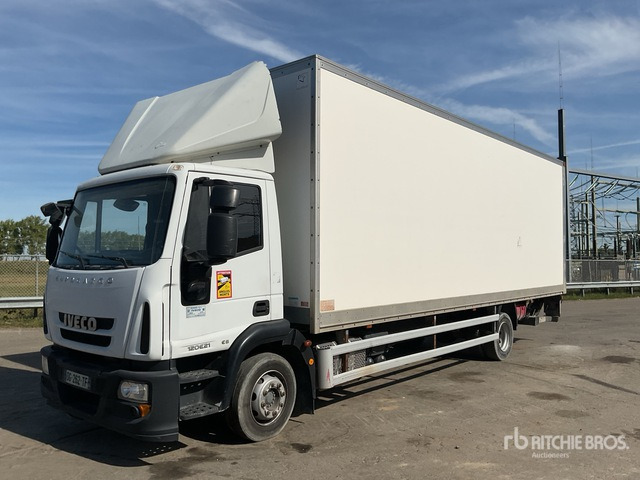 2014 Iveco 120E21 4x2 (Inoperable) Van Truck - Fourgon utilitaire: photos 2 2014 Iveco 120E21 4x2 (Inoperable) Van Truck - Fourgon utilitaire: photos 2