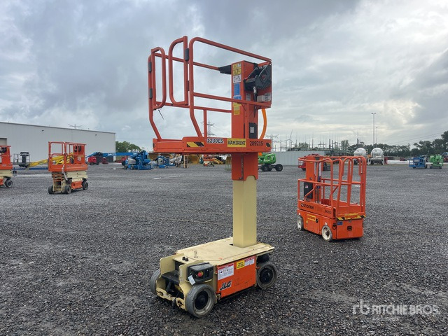 2015 JLG 1230ES Vertical Mast Lift - Nacelle à mât vertical: photos 3 2015 JLG 1230ES Vertical Mast Lift - Nacelle à mât vertical: photos 3