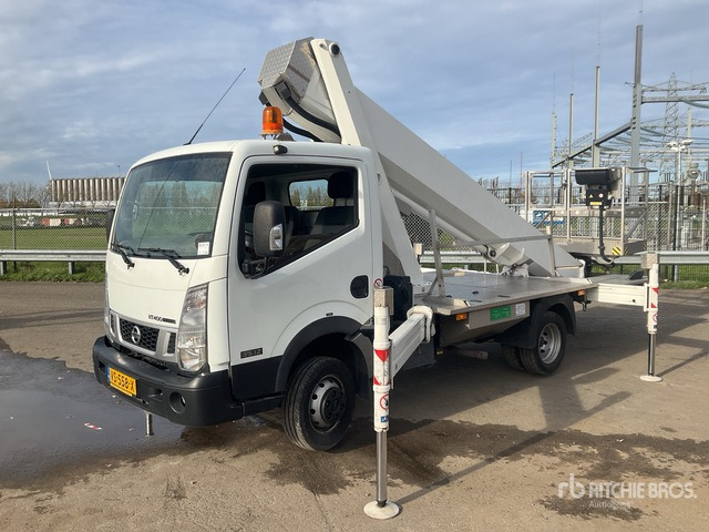 2015 Nissan Cabstar 2015 Palfinger P260B 230 kg Str ... Boom Truck - Camion avec nacelle: photos 2 2015 Nissan Cabstar 2015 Palfinger P260B 230 kg Str ... Boom Truck - Camion avec nacelle: photos 2