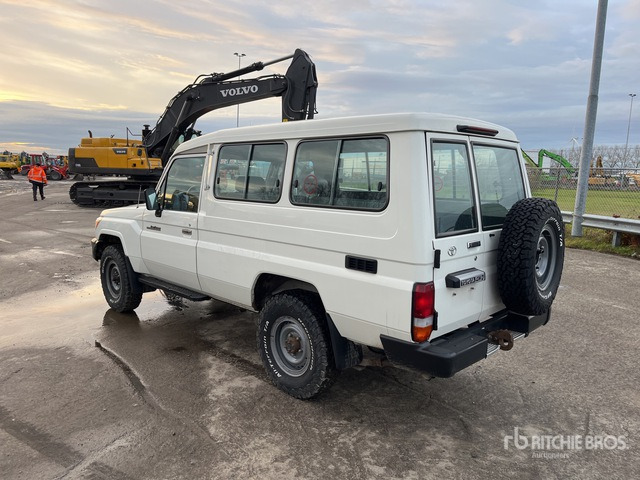 2018 Toyota Land Cruiser 4WD SUV - SUV: photos 2 2018 Toyota Land Cruiser 4WD SUV - SUV: photos 2