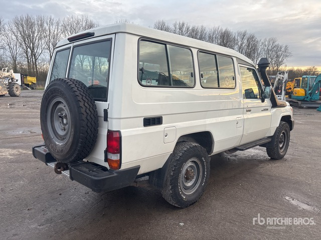 2018 Toyota Land Cruiser SUV - SUV: photos 3 2018 Toyota Land Cruiser SUV - SUV: photos 3