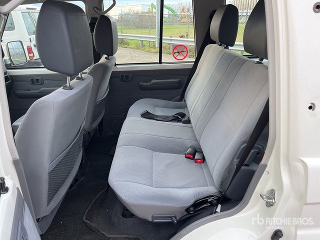 2020 Toyota Land Cruiser 4WD SUV - SUV: photos 5 2020 Toyota Land Cruiser 4WD SUV - SUV: photos 5