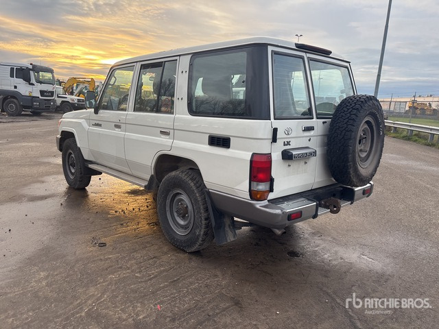 2020 Toyota Land Cruiser 4WD SUV - SUV: photos 2 2020 Toyota Land Cruiser 4WD SUV - SUV: photos 2