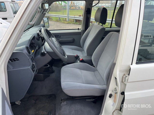 2020 Toyota Land Cruiser 4WD SUV - SUV: photos 4 2020 Toyota Land Cruiser 4WD SUV - SUV: photos 4