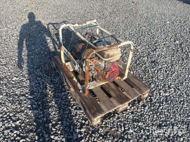 Sdmo R7.5T Generator Set - Groupe électrogène: photos 4 Sdmo R7.5T Generator Set - Groupe électrogène: photos 4