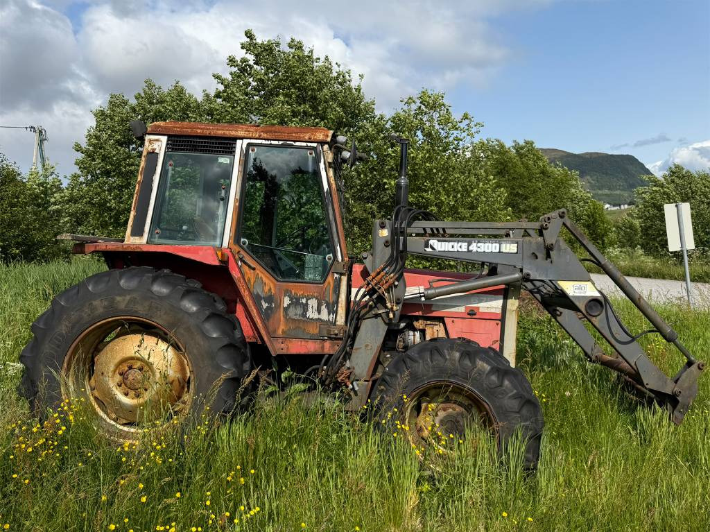 Massey Ferguson 675 - Tracteur agricole: photos 3 Massey Ferguson 675 - Tracteur agricole: photos 3