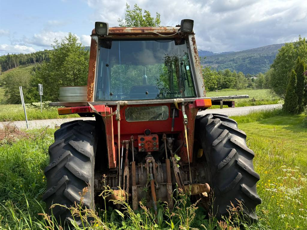 Massey Ferguson 675 - Tracteur agricole: photos 5 Massey Ferguson 675 - Tracteur agricole: photos 5