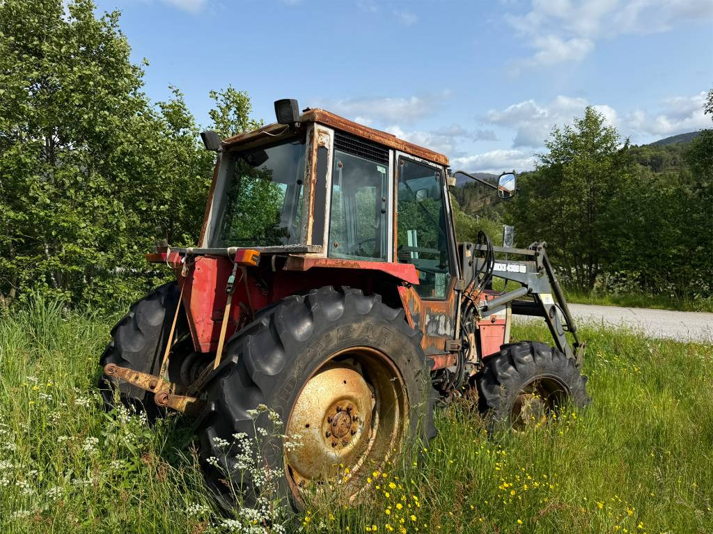 Massey Ferguson 675 - Tracteur agricole: photos 2 Massey Ferguson 675 - Tracteur agricole: photos 2