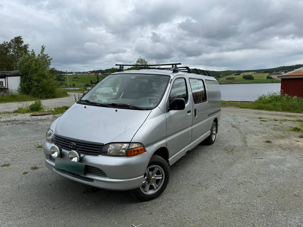Toyota Hiace 4x4 - Fourgon utilitaire: photos 1 Toyota Hiace 4x4 - Fourgon utilitaire: photos 1