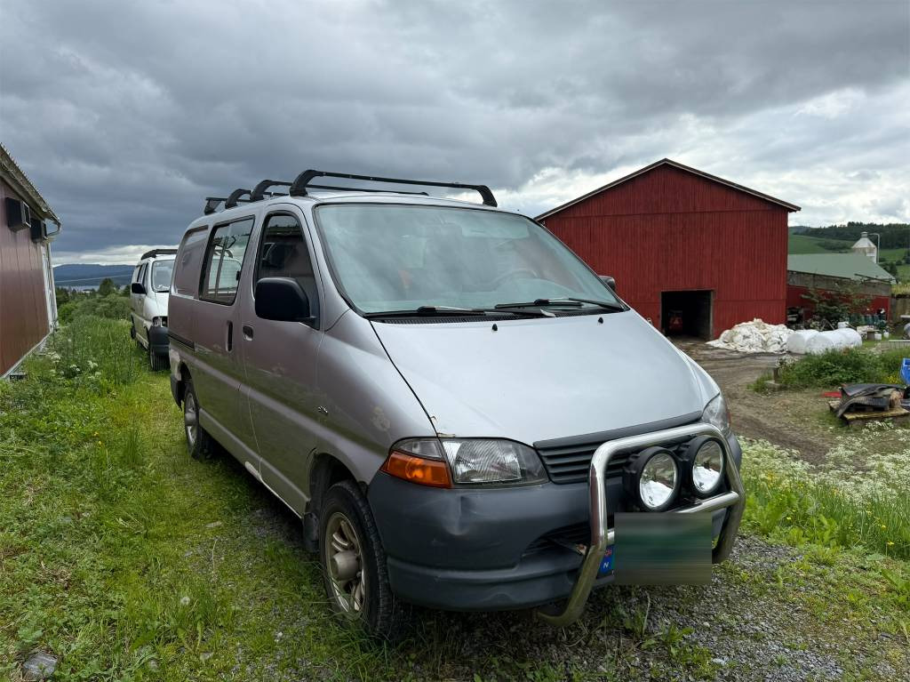 Toyota Hiace 4x4 - Fourgon utilitaire: photos 1 Toyota Hiace 4x4 - Fourgon utilitaire: photos 1