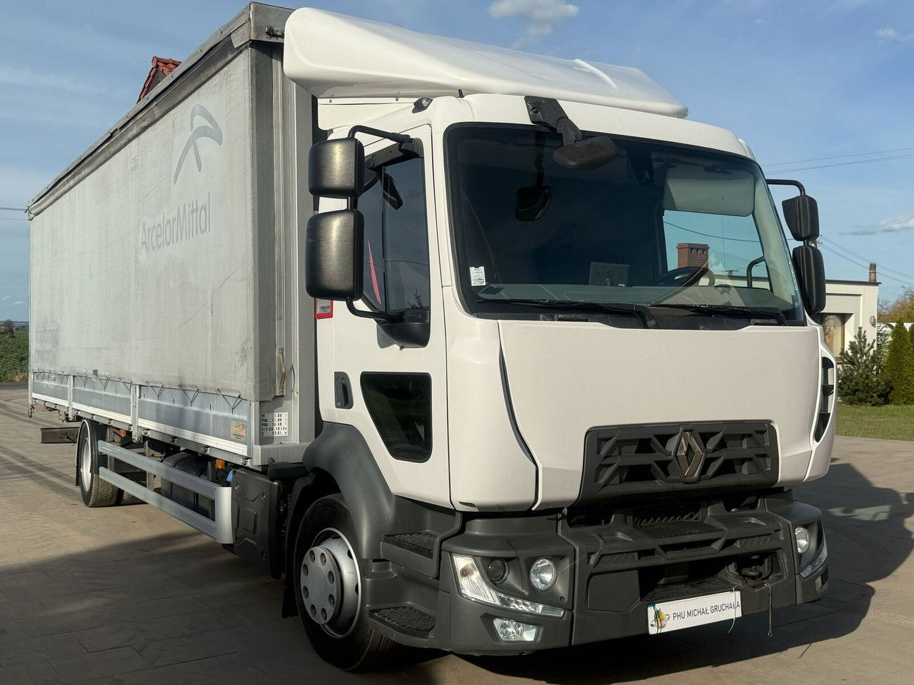 Renault 12 D12 - Camion à rideaux coulissants: photos 1 Renault 12 D12 - Camion à rideaux coulissants: photos 1