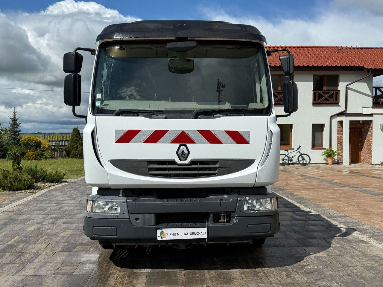 Renault Midlum 270 - Balayeuse de voirie: photos 2 Renault Midlum 270 - Balayeuse de voirie: photos 2