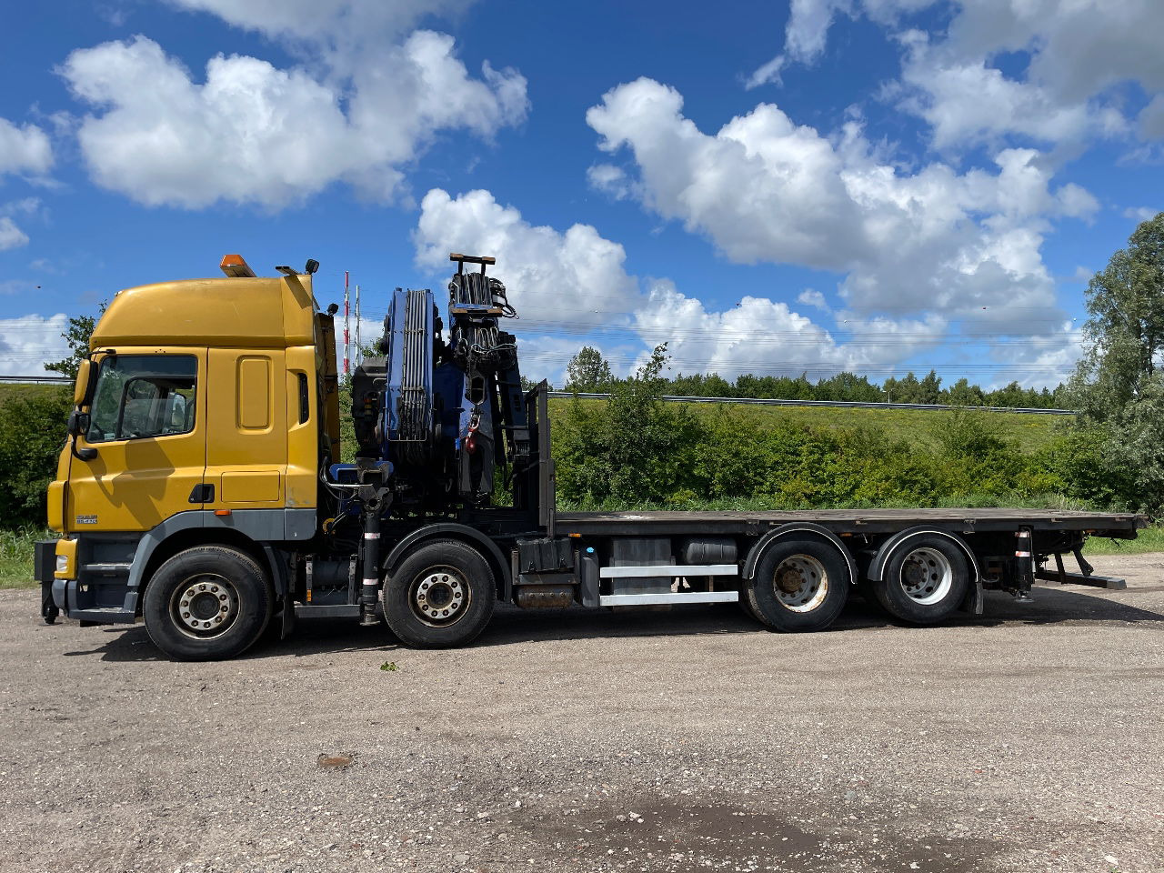 DAF CF 85.410 PM 80 crane laadkraan met jib en frontstempels - Camion grue: photos 4 DAF CF 85.410 PM 80 crane laadkraan met jib en frontstempels - Camion grue: photos 4