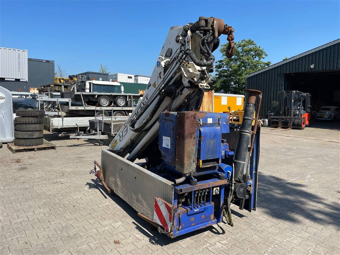 Hiab 288 roller crane with remote - Grue auxiliaire pour Camion: photos 4 Hiab 288 roller crane with remote - Grue auxiliaire pour Camion: photos 4