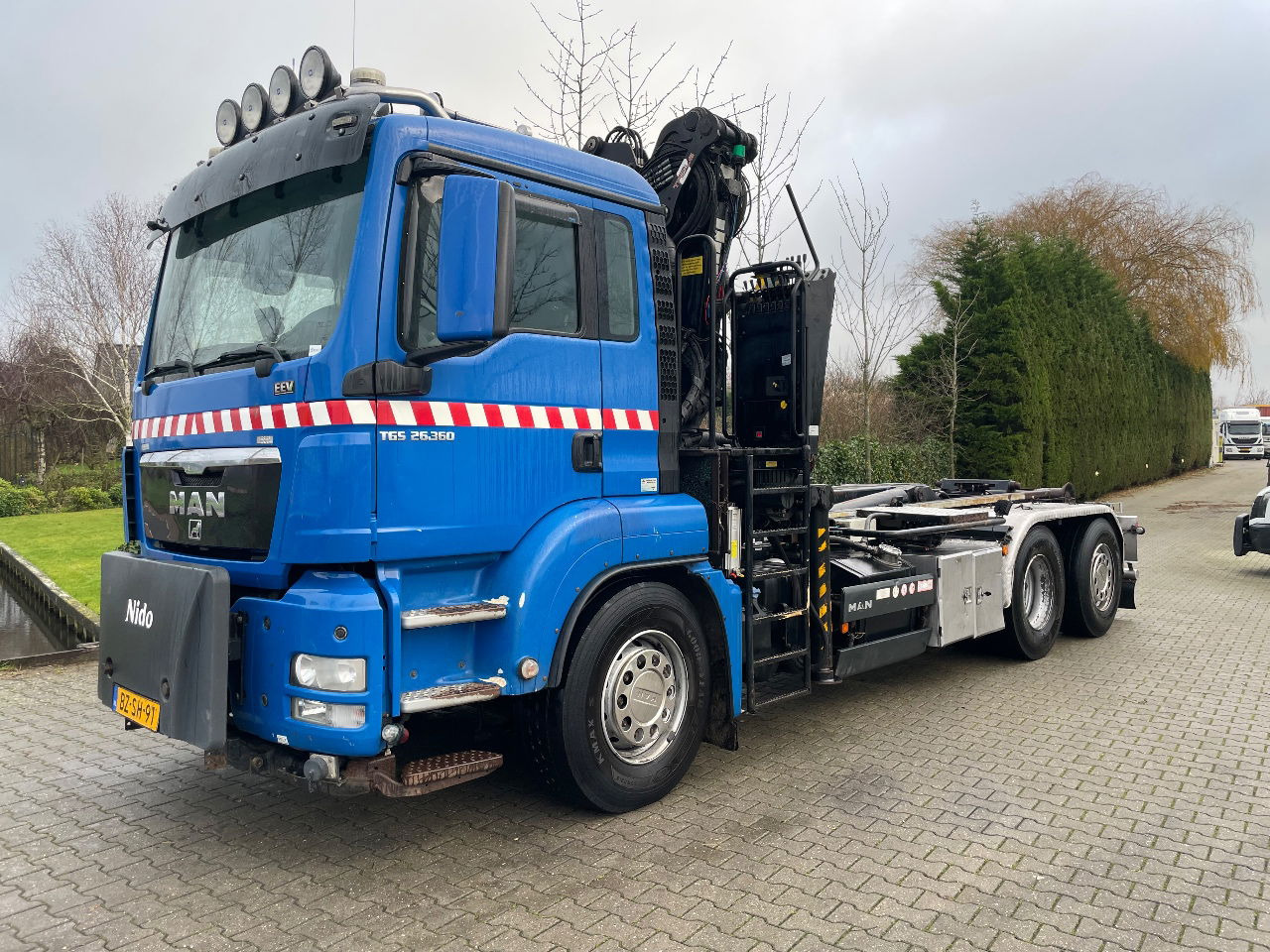 MAN TGS 26.360 with palfinger Z crane, remote controled crane - Camion porte-conteneur/ Caisse mobile, Camion grue: photos 3 MAN TGS 26.360 with palfinger Z crane, remote controled crane - Camion porte-conteneur/ Caisse mobile, Camion grue: photos 3