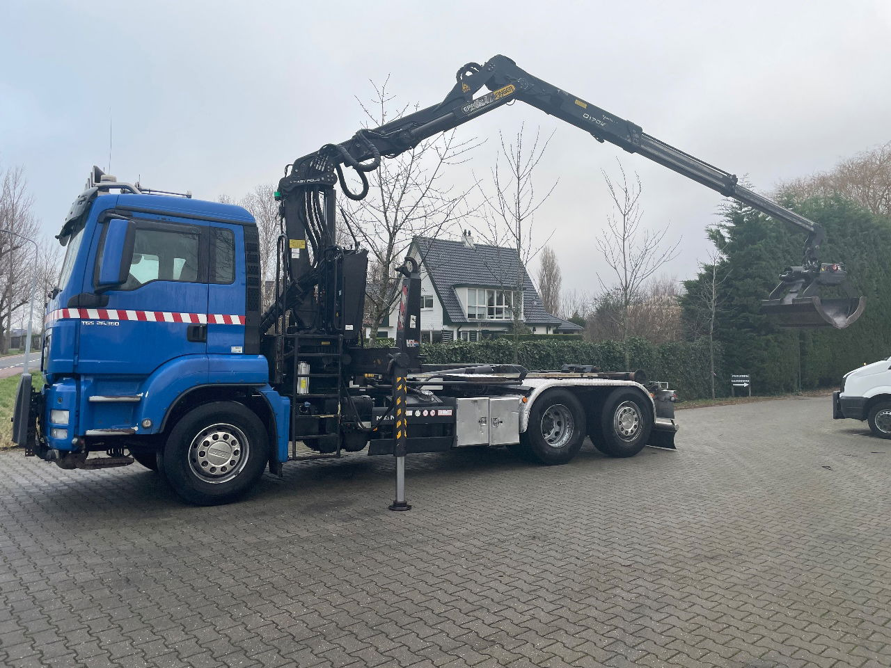 MAN TGS 26.360 with palfinger Z crane, remote controled crane - Camion porte-conteneur/ Caisse mobile, Camion grue: photos 2 MAN TGS 26.360 with palfinger Z crane, remote controled crane - Camion porte-conteneur/ Caisse mobile, Camion grue: photos 2