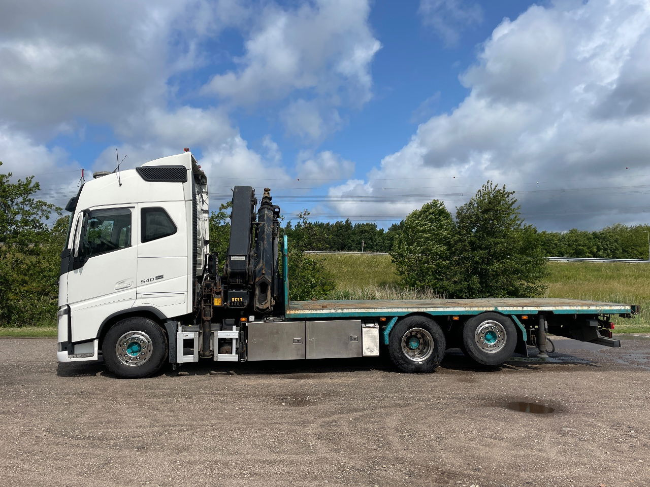 Volvo FH 13.540 FH 540 with hiab 477 e6 with remote - Camion grue: photos 3 Volvo FH 13.540 FH 540 with hiab 477 e6 with remote - Camion grue: photos 3
