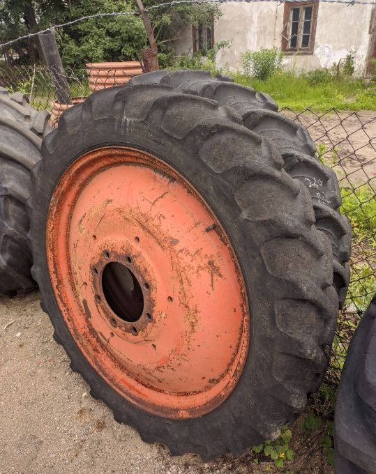 Koła wąskie do międzyrzędzi, 36 cali, nastawne - Roue complète: photos 2 Koła wąskie do międzyrzędzi, 36 cali, nastawne - Roue complète: photos 2