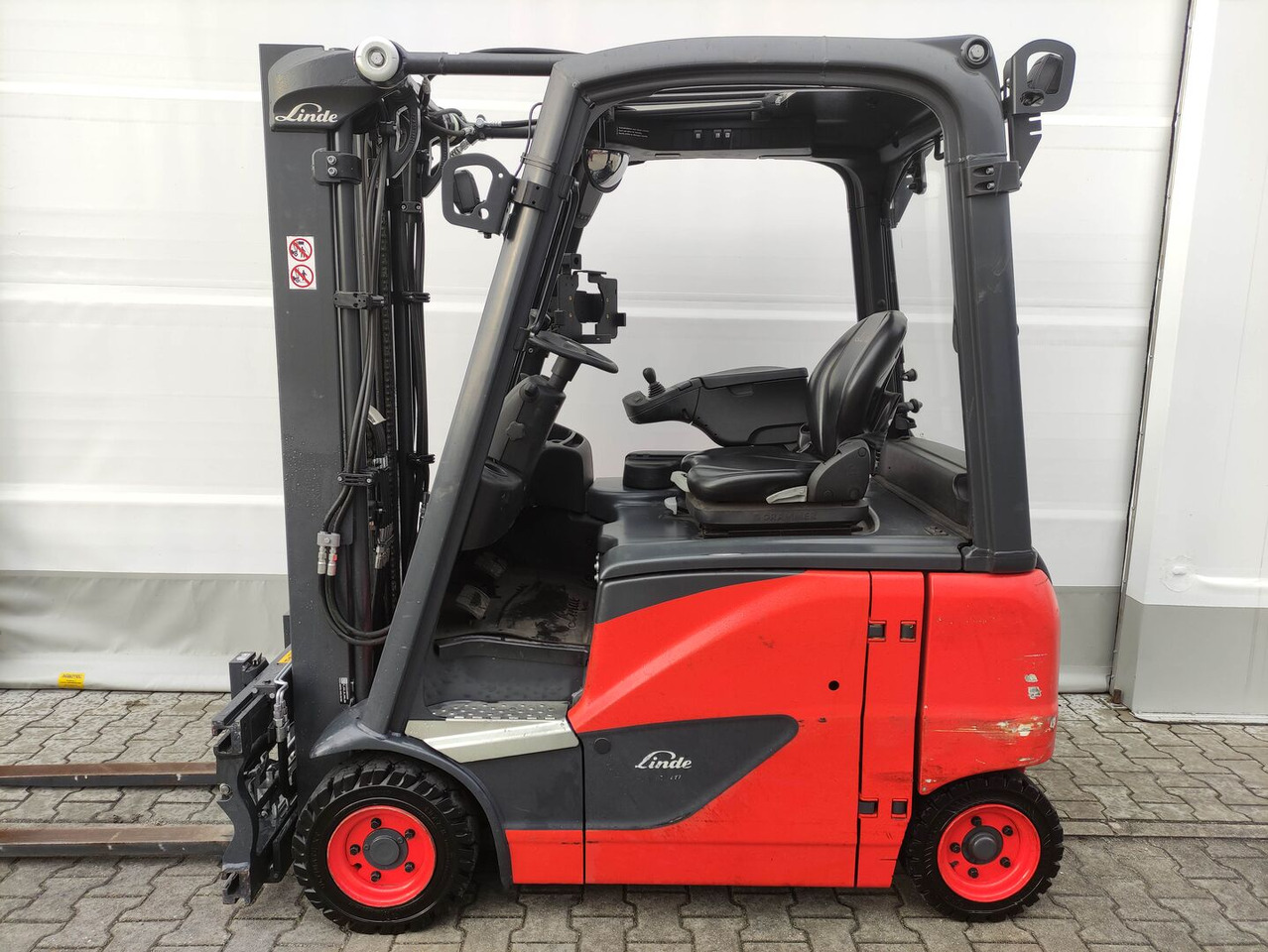 Linde E16PH-02-386 - Chariot élévateur électrique: photos 1 Linde E16PH-02-386 - Chariot élévateur électrique: photos 1