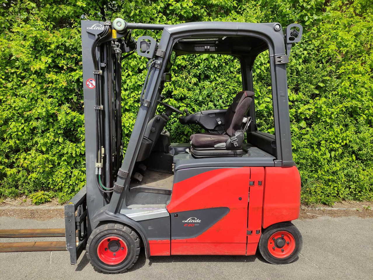 Linde E20-PH-02 - Chariot élévateur électrique: photos 1 Linde E20-PH-02 - Chariot élévateur électrique: photos 1