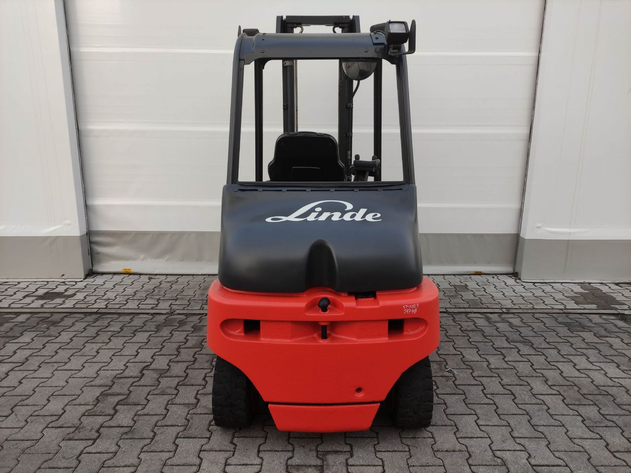 Linde E30-336-03 (LACK NEU) - Chariot élévateur électrique: photos 4 Linde E30-336-03 (LACK NEU) - Chariot élévateur électrique: photos 4