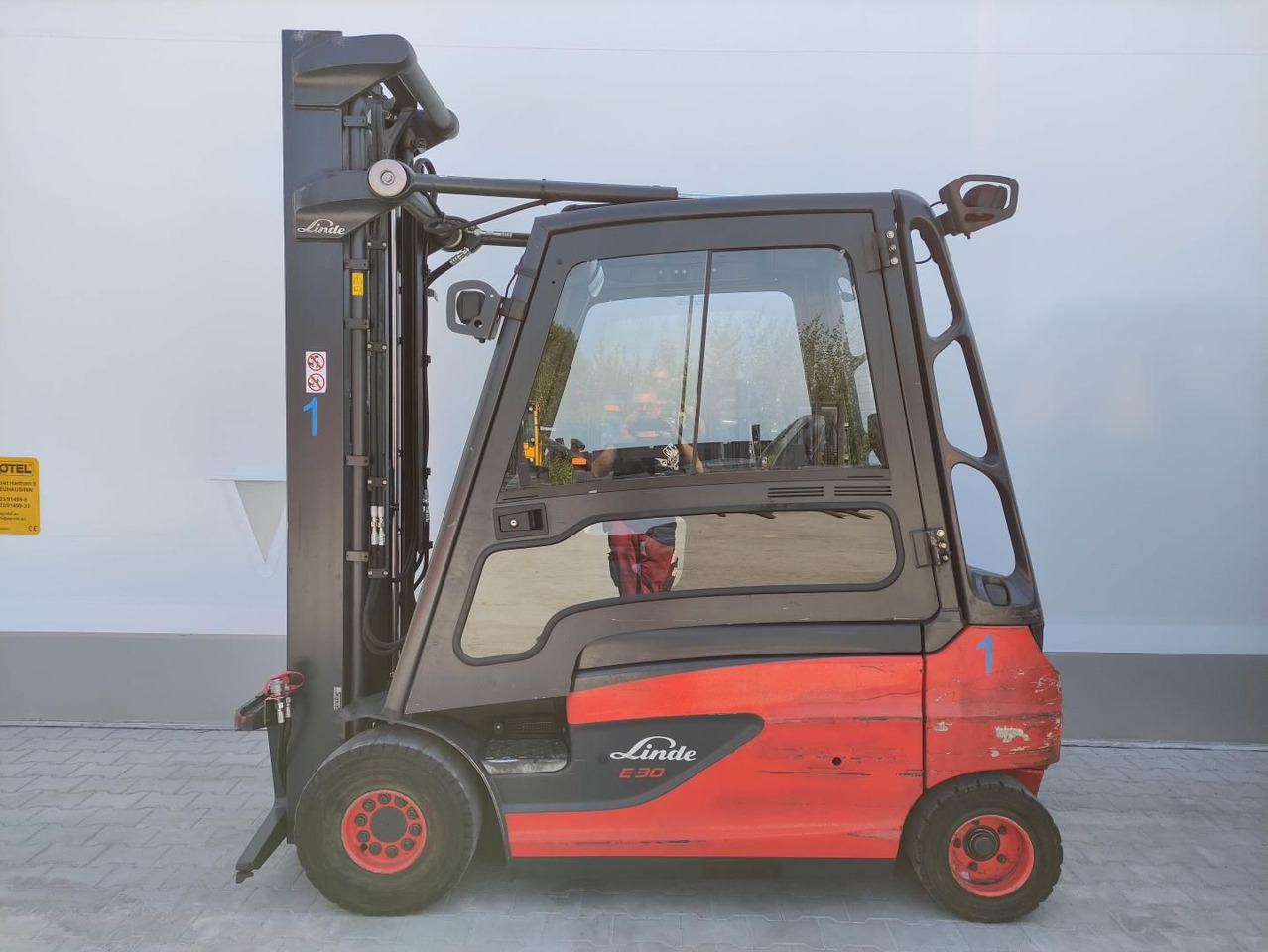 Linde E30L-01-387 - Chariot élévateur électrique: photos 1 Linde E30L-01-387 - Chariot élévateur électrique: photos 1