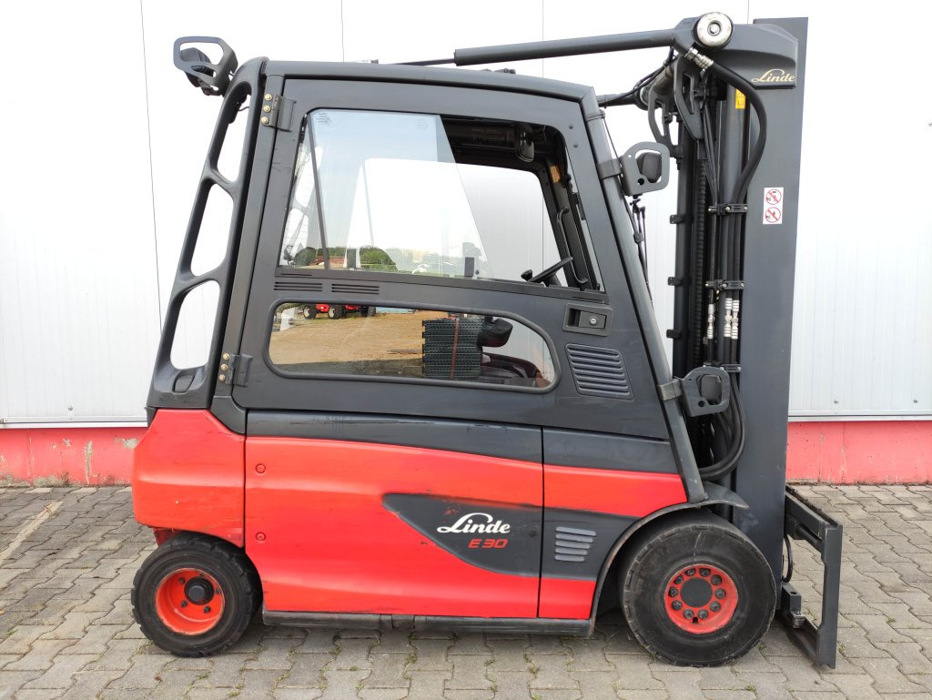 Linde E30L-01-387 - Chariot élévateur électrique: photos 2 Linde E30L-01-387 - Chariot élévateur électrique: photos 2