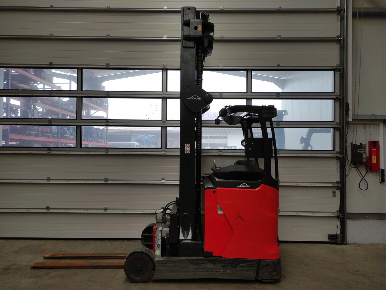 Linde R20-1120 - Chariot à mât rétractable: photos 1 Linde R20-1120 - Chariot à mât rétractable: photos 1
