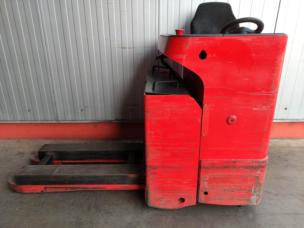 Linde T20R (mit Sitz) - Transpalette: photos 1 Linde T20R (mit Sitz) - Transpalette: photos 1
