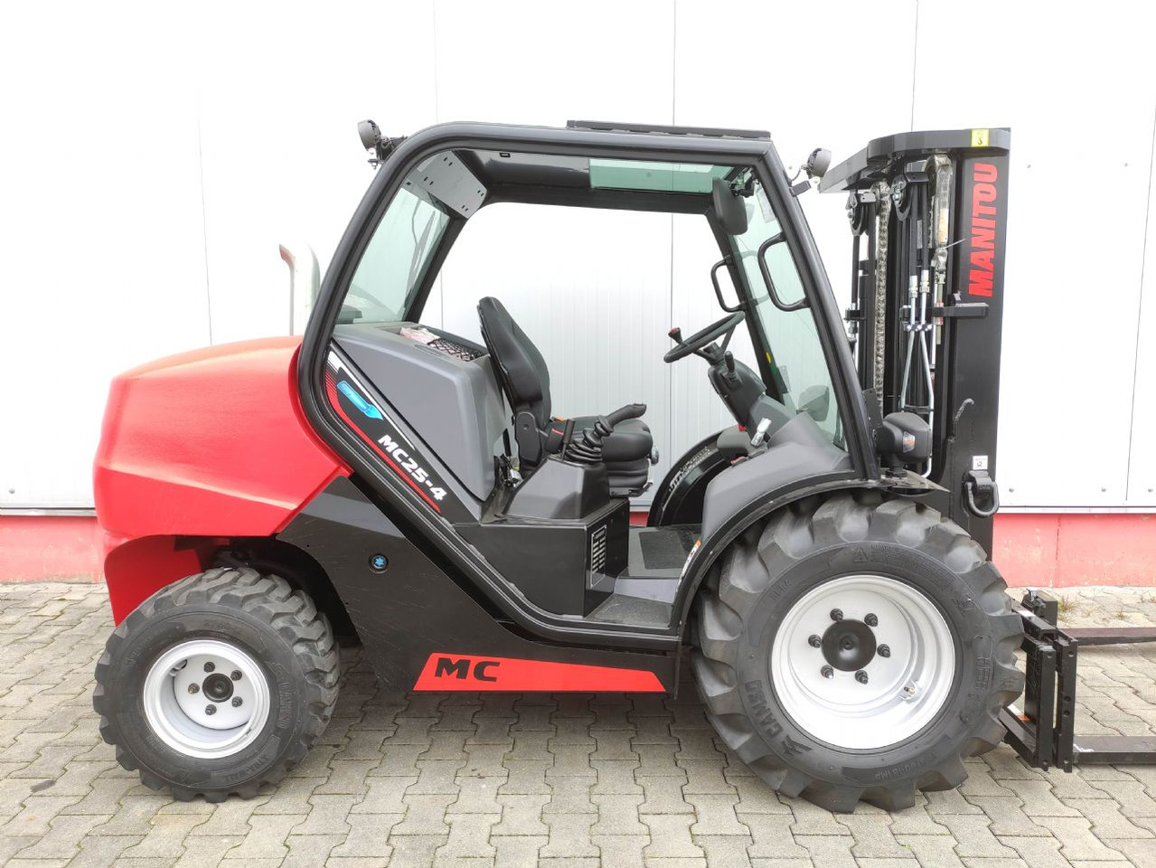 Manitou MC25-4 DK ST5 S1 (NEU) - Chariot tout terrain: photos 2 Manitou MC25-4 DK ST5 S1 (NEU) - Chariot tout terrain: photos 2