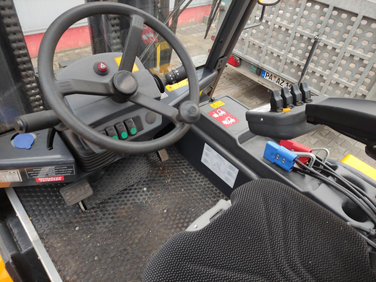 Mora EP100RAS - Chariot élévateur électrique: photos 5 Mora EP100RAS - Chariot élévateur électrique: photos 5