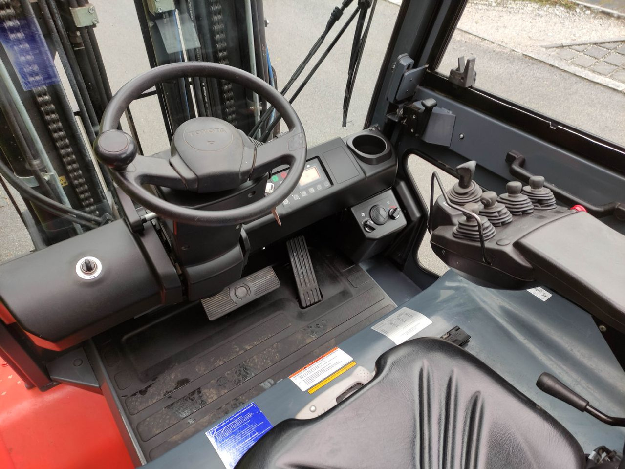 Toyota 8FBMT50 - Chariot élévateur électrique: photos 5 Toyota 8FBMT50 - Chariot élévateur électrique: photos 5