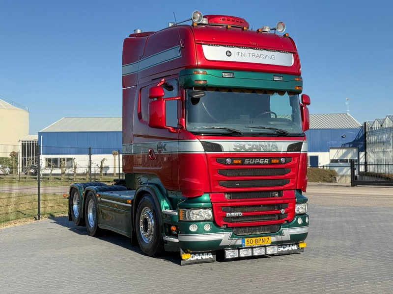 Scania R560 V8 SHOW TRUCK, INTERIOR, FULL AIR, LIKE NEW. - Tracteur routier: photos 1 Scania R560 V8 SHOW TRUCK, INTERIOR, FULL AIR, LIKE NEW. - Tracteur routier: photos 1